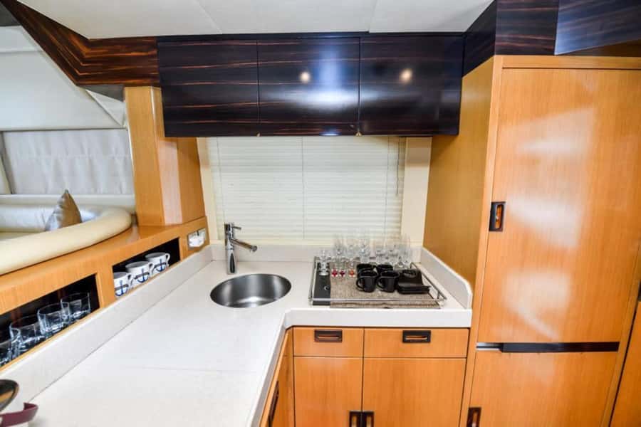 Dubai: Marina Private Luxury Yacht Tour - Practical details that affect your day