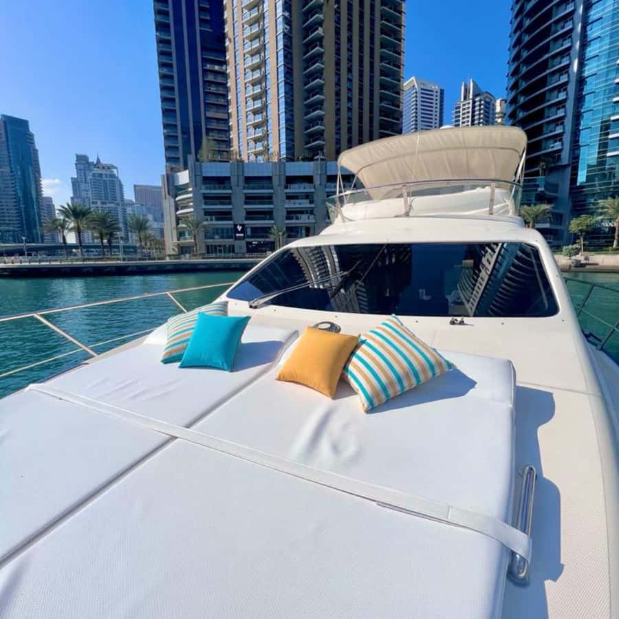 Dubai: Marina Sightseeing on Yacht with Breakfast - Finding Love Boats UAE near Spinneys