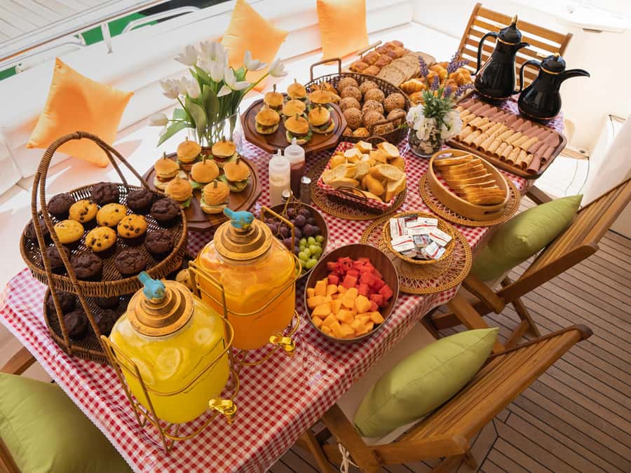 Dubai: Marina Sightseeing on Yacht with Breakfast - Bluewaters Island and Ain Dubai
