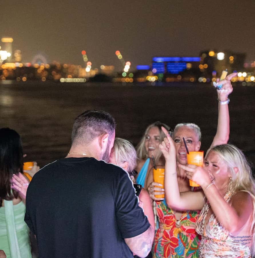 Dubai: Marina Yacht Party with BBQ, Unlimited Drinks and DJ - Booking details that can save your evening