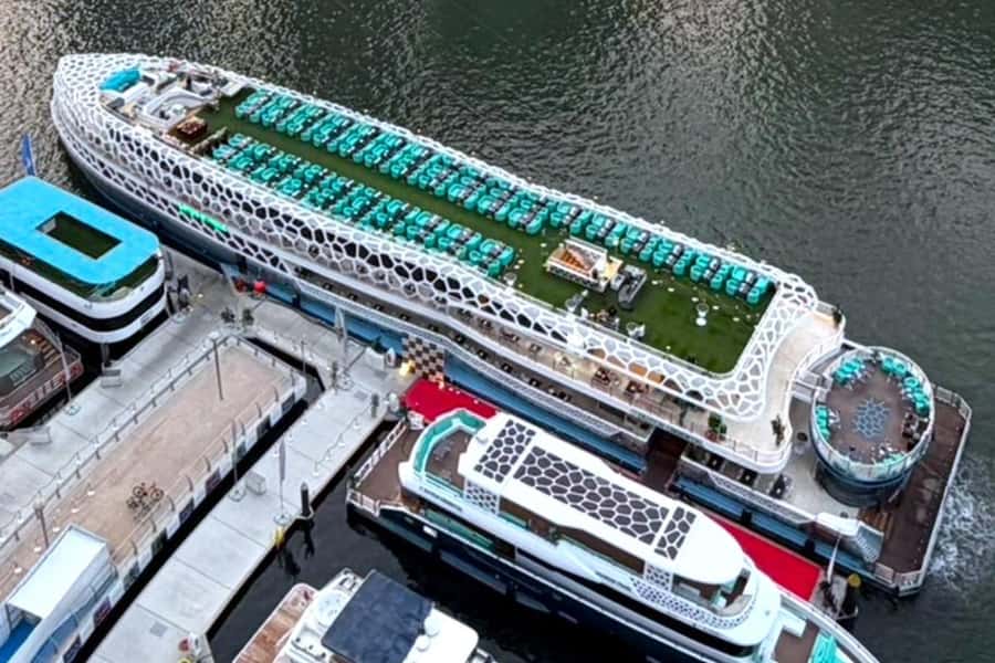 Dubai: Mega Yacht Dinner Cruise with Buffet - How the evening works in practical terms