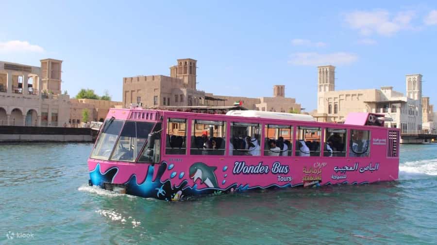 Dubai: Old town tour with Wonder Bus, souks, Creek and Guide - Why the Wonder Bus works for a first look at old Dubai
