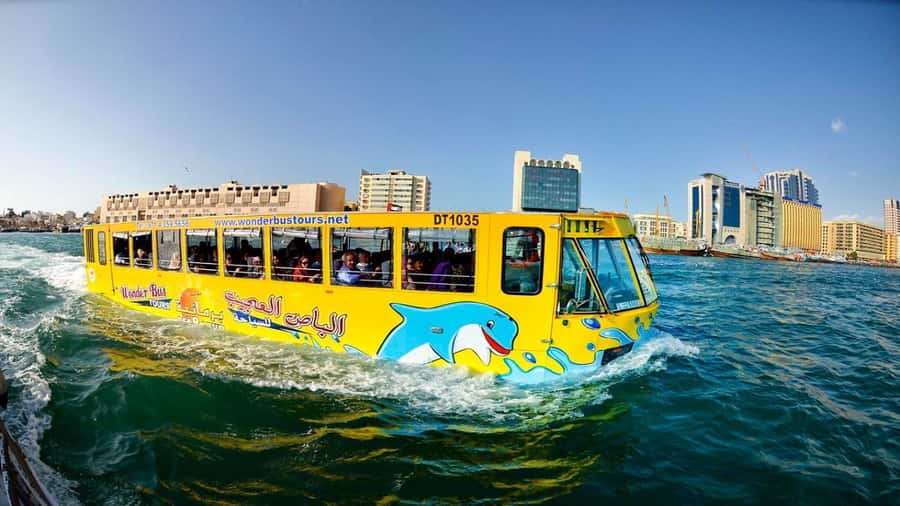 Dubai: Old town tour with Wonder Bus, souks, Creek and Guide - Guide, language, and onboard atmosphere