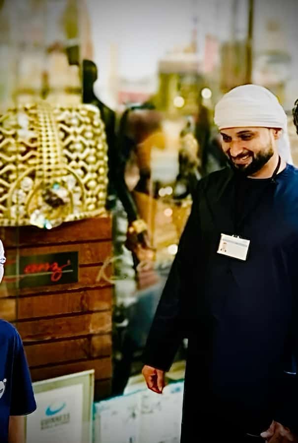 Dubai: Old Town Walking Tour with Abra Cruise & Street Food - Gold Souk and the practical side of shopping