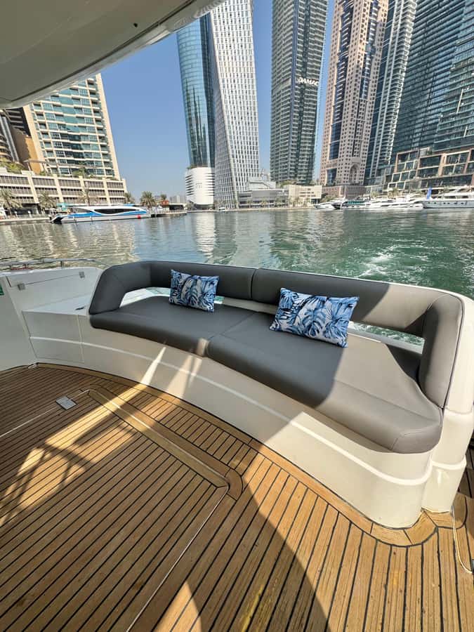 Dubai: Palm Jumeirah luxury private yacht Tour - The crew and communication on board