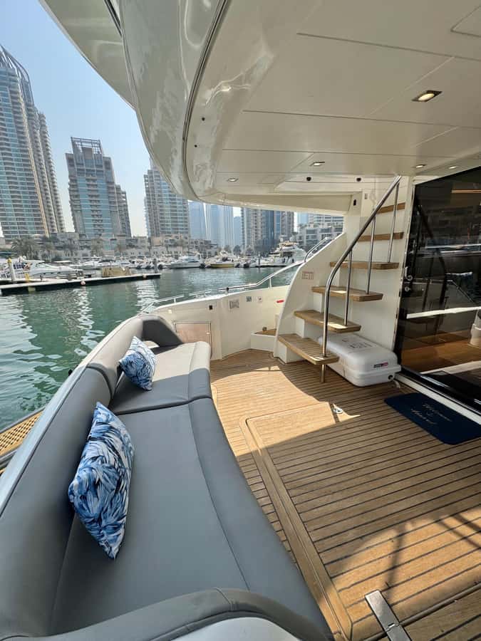 Dubai: Palm Jumeirah luxury private yacht Tour - Choosing the right departure length
