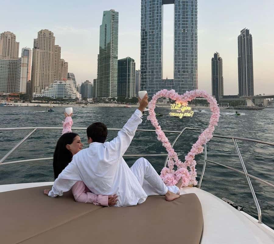 Dubai: Palm Jumeirah luxury private yacht Tour - JBR, Dubai Eye, and the changing skyline