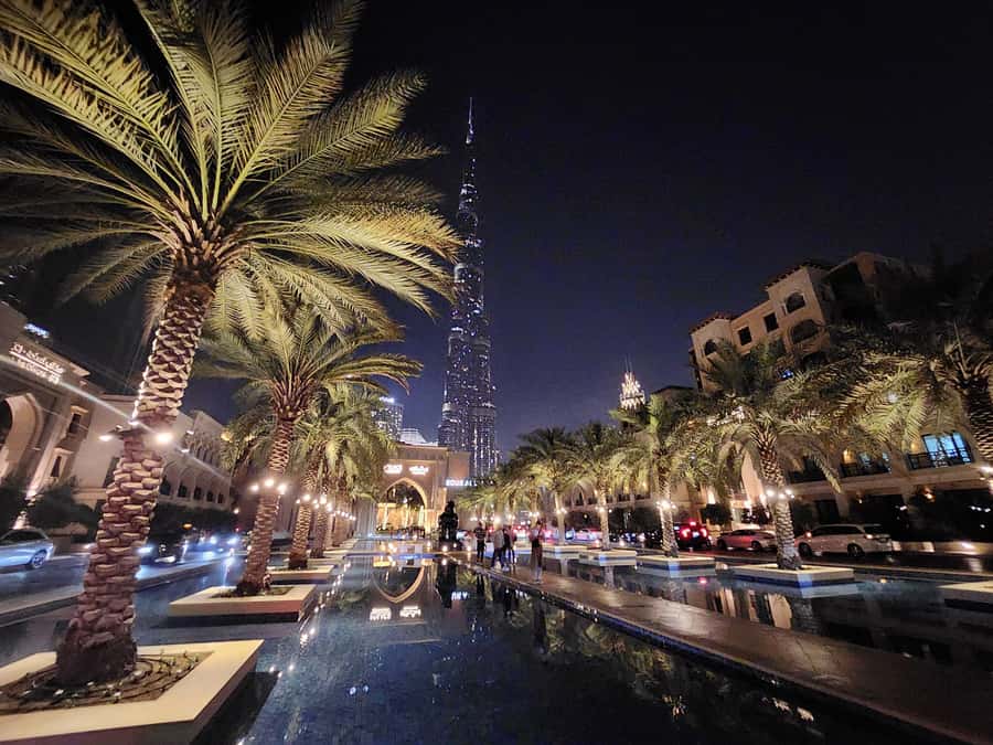 Dubai: Premium Half-Day Dubai Highlights Tour small group - A shawarma stop in Bur Dubai