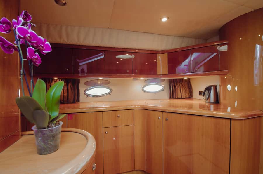 Dubai: Private Boat Cruise from Dubai Marina up to 12 people - Zabeel Palace and Burj Al Arab
