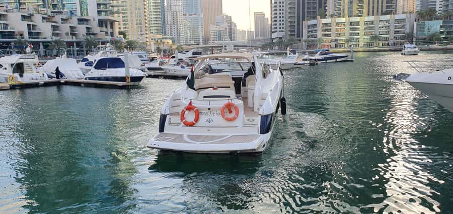 Dubai: Private Boat Cruise from Dubai Marina up to 12 people - What the $140 group price really means