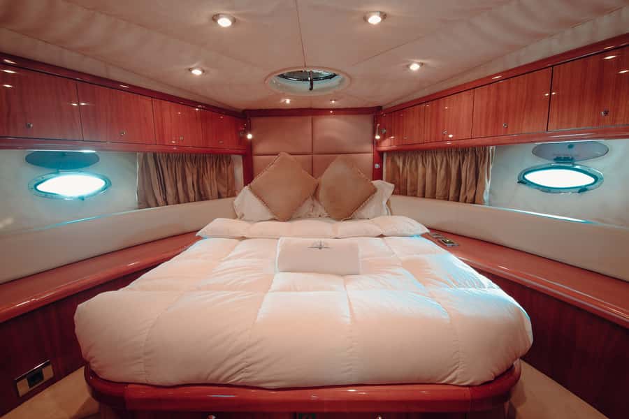 Dubai: Private Boat Cruise from Dubai Marina up to 12 people - Service, comfort, and the small drawbacks