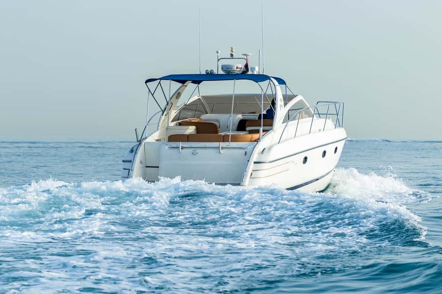 Dubai: Private Luxury Everest Yacht Cruise from Dubai Marina - Palm Jumeirah and Atlantis The Palm