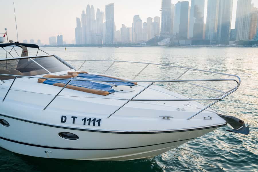 Dubai: Private Luxury Everest Yacht Cruise from Dubai Marina - Daylight, sunset, or evening lights