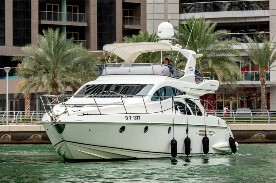 Dubai: Private Luxury Yacht Cruise for up to 20 People - Atlantis, Atlantis The Royal, and the Palm crescent