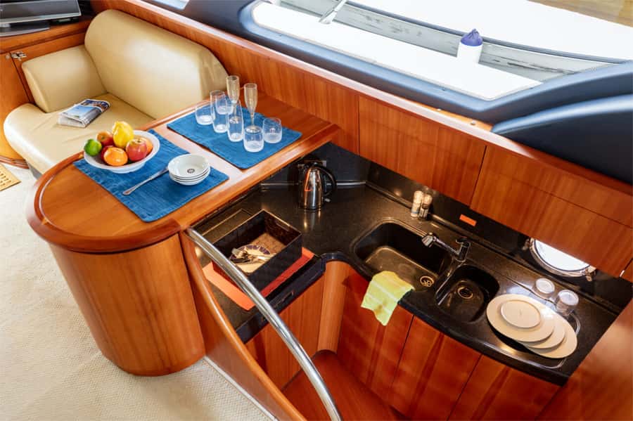 Dubai: Private Luxury Yacht Cruise for up to 20 People - Crew, comfort, and practical limits