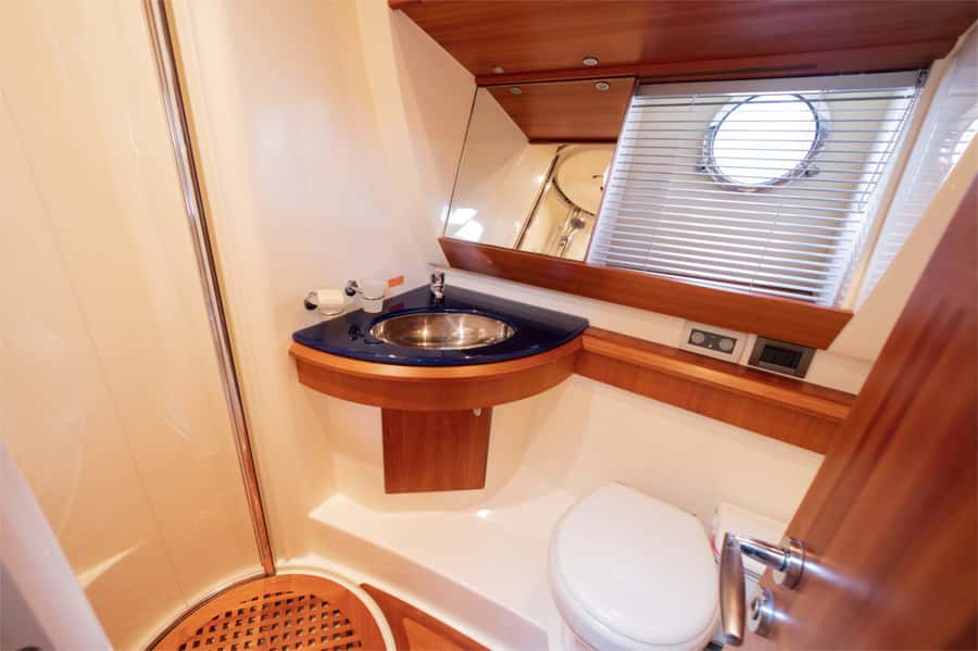 Dubai: Private Luxury Yacht Cruise for up to 20 People - Who will get the most from this yacht cruise?