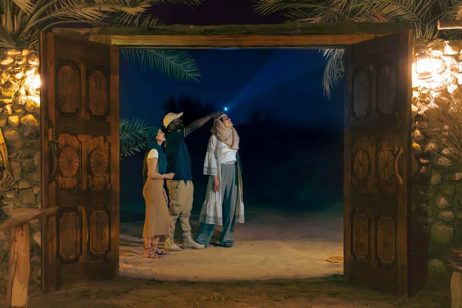 Dubai: Private Night Safari & Astronomy with 3-Course Dinner - Searching for scorpions with UV lights