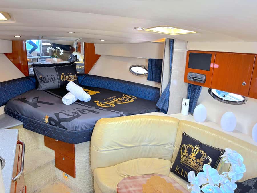 Dubai: Private Yacht Cruise for Unforgettable Memories - The two-hour route toward Atlantis The Palm