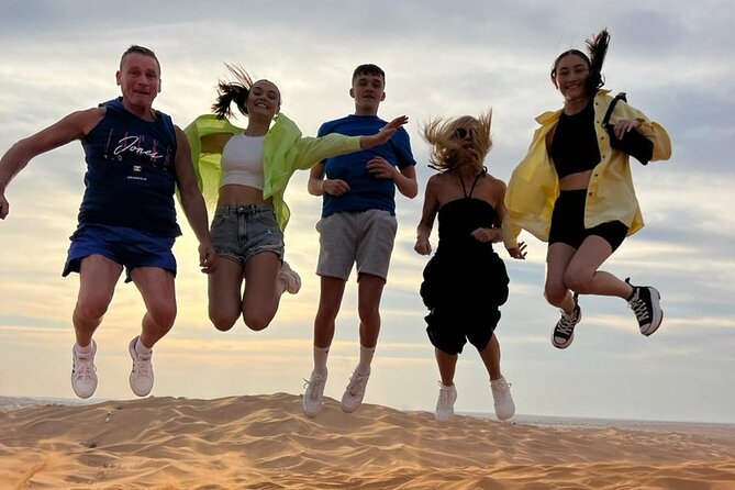 Dubai Red Dune Safari with Bedouin BBQ Dinner & Hotel Transfers - Sandboarding and the best sunset photo stop