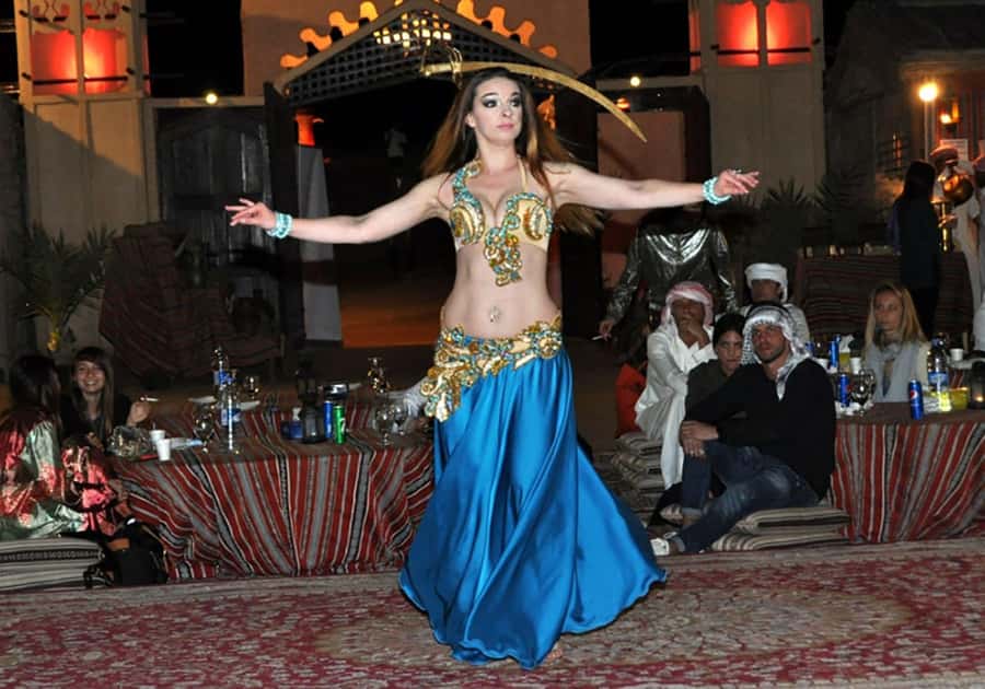 Dubai: Red Dunes Desert Safari with Premium Camp BBQ & Shows - Choosing between a shared ride and private treatment