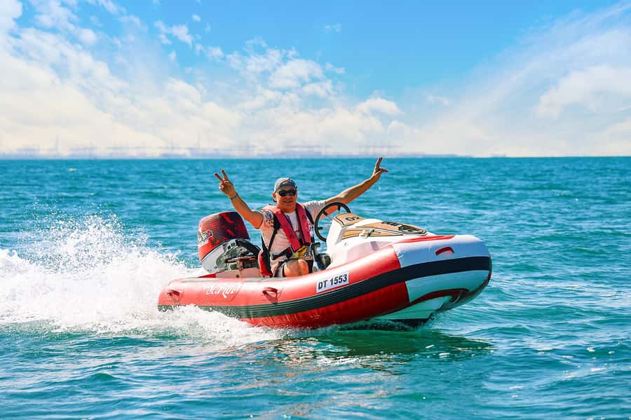 Dubai: Self-Drive Boat Experience for 1 or 2 People - Key points at a glance