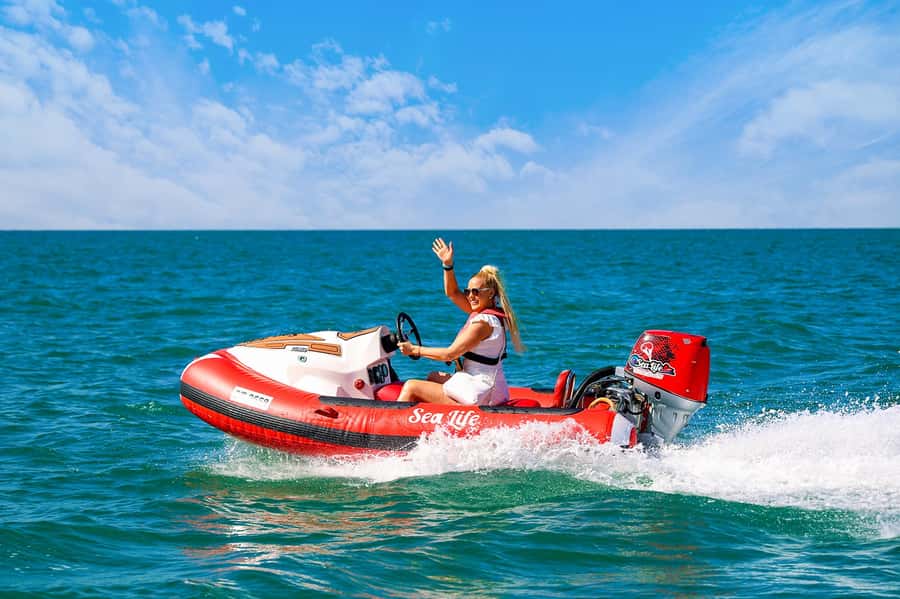 Dubai: Self-Drive Boat Experience for 1 or 2 People - Burj Al Arab and Madinat Jumeirah