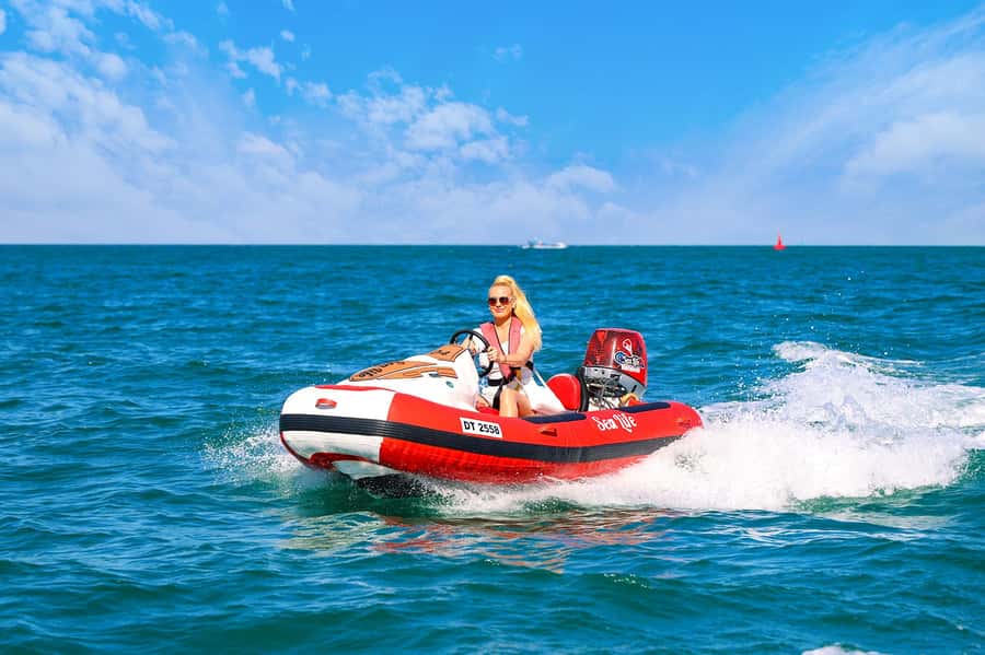 Dubai: Self-Drive Boat Experience for 1 or 2 People - Choosing between 30 minutes and 1.5 hours