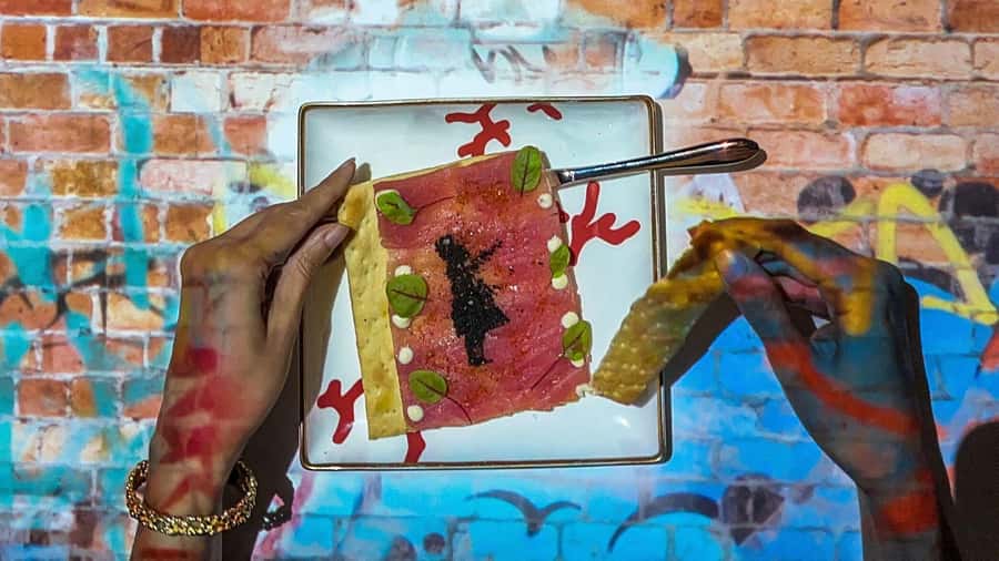 Dubai: Seven Paintings Immersive Dining Show Tickets - Practical details that affect your choice