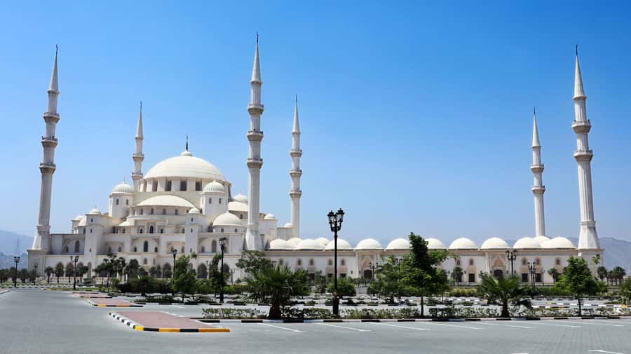 Dubai: Sheikh Zayed Mosque, Fujairah and Khorfakkan Tour - Khorfakkan Square, waterfall, and amphitheater