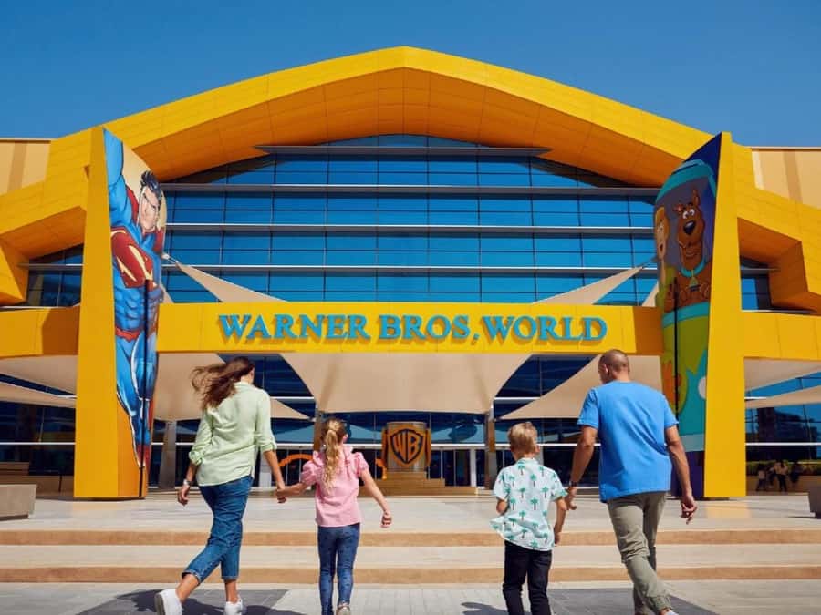 Dubai: Sheikh Zayed Mosque & Warner Bros w/ Transfer - Key points at a glance