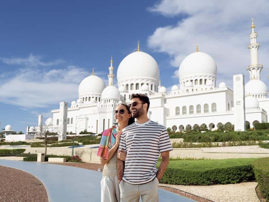 Dubai: Sheikh Zayed Mosque & Warner Bros w/ Transfer - Why this Dubai to Abu Dhabi pairing works