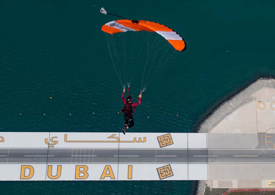 Dubai: Skydive at The Palm with Photos, Video & Yacht Tour - Landing, interview, and the digital photo package