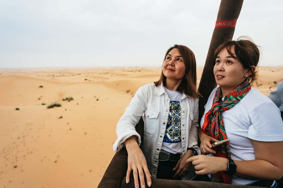 Dubai: Sunrise Balloon Flight with Camel Ride & Breakfast - What the $305 price really covers