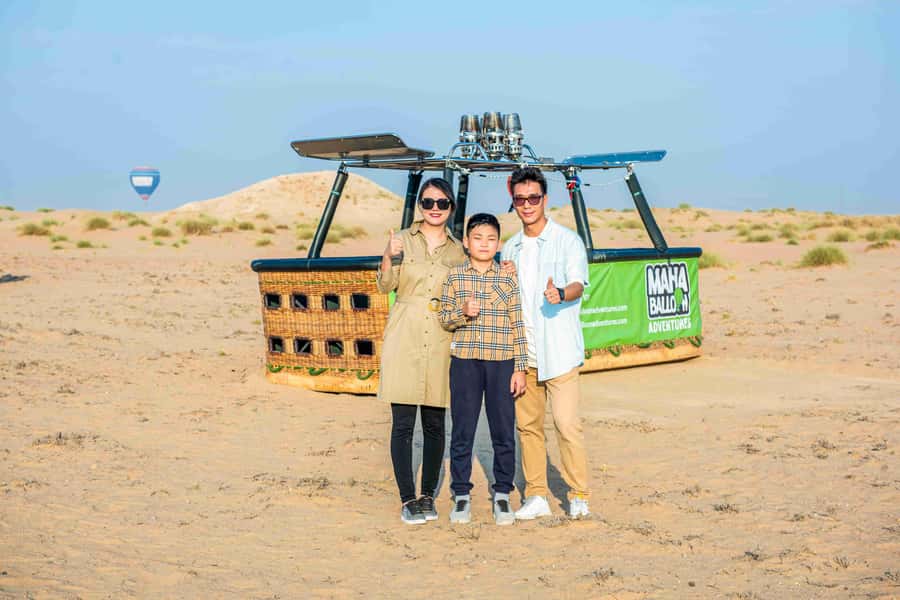 Dubai: Sunrise Hot Air Balloon Ride with Transfers - Takeoff, landing, and the safety briefing