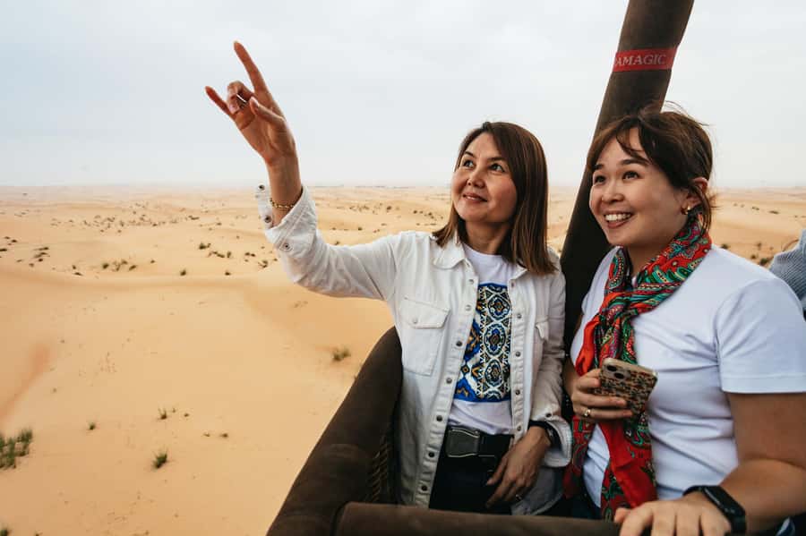 Dubai: Sunrise Hot Air Balloon Tour Over the Desert - Why a sunrise balloon ride suits Dubai so well