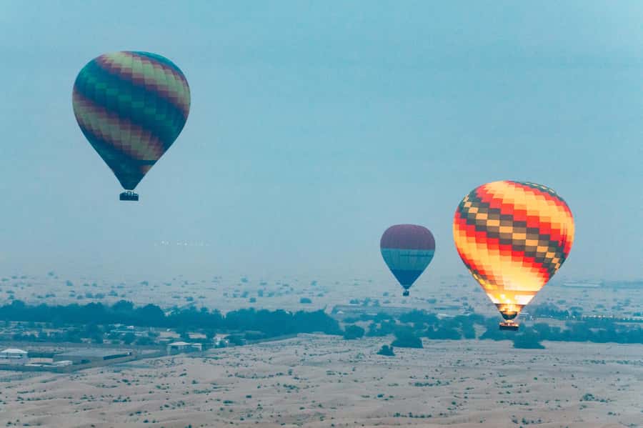 Dubai: Sunrise Hot Air Balloon Tour Over the Desert - Sunrise at 4,000 feet and the changing desert light