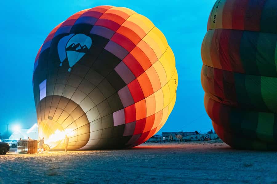Dubai: Sunrise Hot Air Balloon Tour Over the Desert - Landing, certificates, and optional video