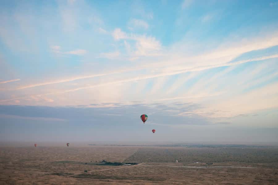 Dubai: Sunrise Hot Air Balloon Tour Over the Desert - Who should book this balloon flight?