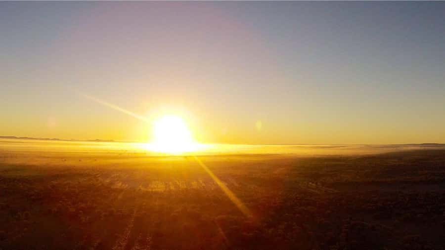 Dubai: Sunrise Hot Air Balloon Tour with E-Certificate - What the pilot adds to the morning