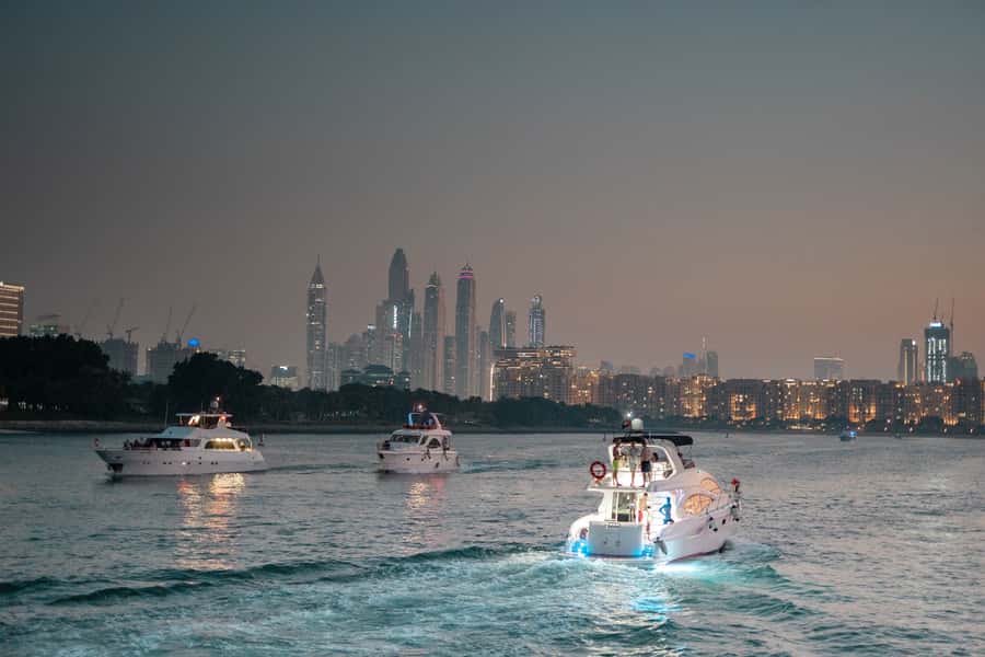 Dubai: Sunset & Night Cruise with Bites and Drinks - Music, service and the changing boat experience