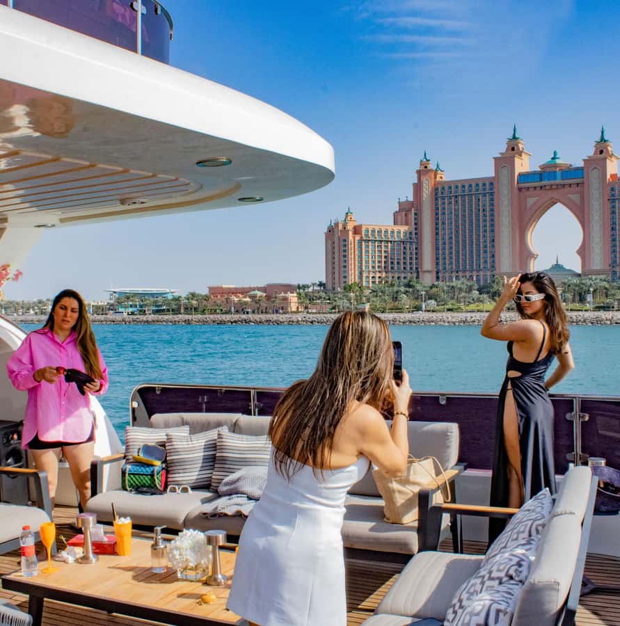 Dubai: Superyacht Experience with Live Music & Drinks - Should you book the $113 superyacht cruise?