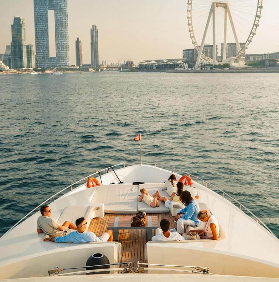 Dubai: Superyacht Experience with Live Music & Drinks - Swimming time and the trade-off with sightseeing