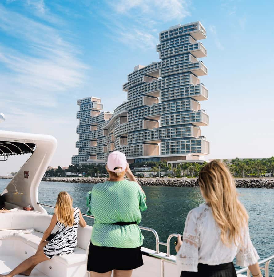 Dubai: Superyacht Experience with Live Music & Drinks - Service, crew, and small touches that matter