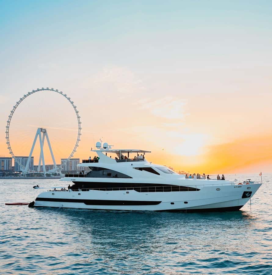 Dubai: Superyacht Experience with Live Music & Drinks - Who should book this Dubai yacht experience?