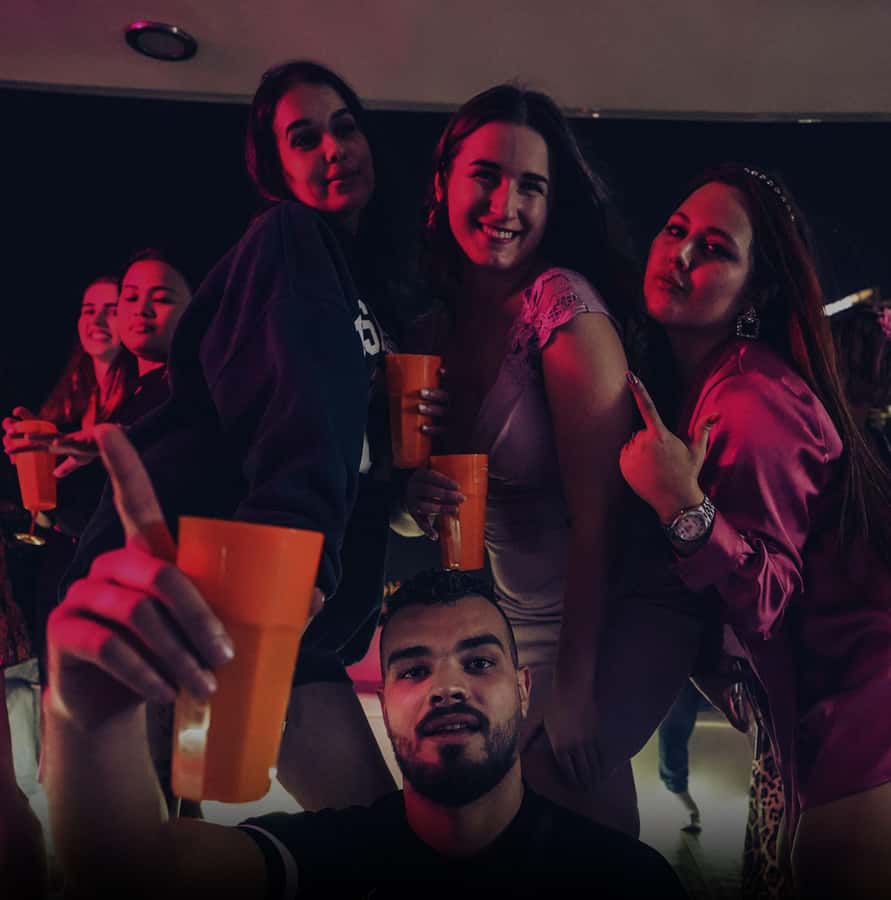 Dubai: Superyacht Experience with Party & Live DJ - The 9 PM route through Dubai’s night lights