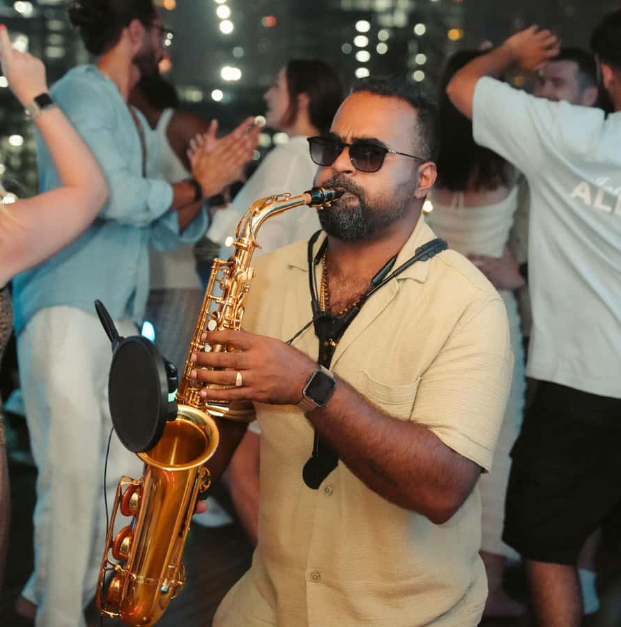 Dubai: Superyacht Experience with Party & Live DJ - Food from snacks to the pasta station