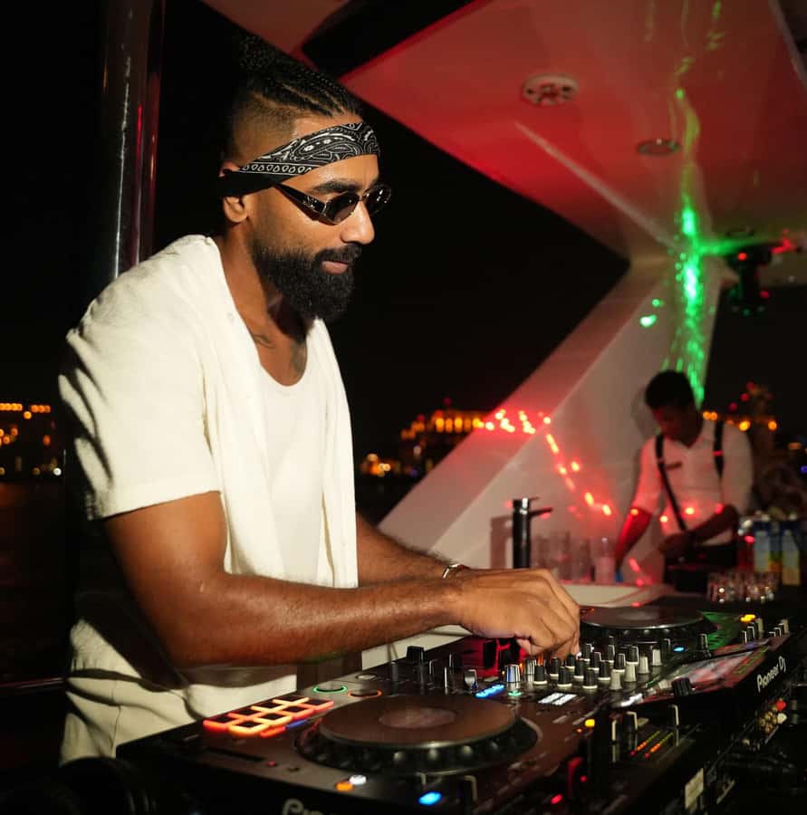 Dubai: Superyacht Experience with Party & Live DJ - What to wear and what to pack