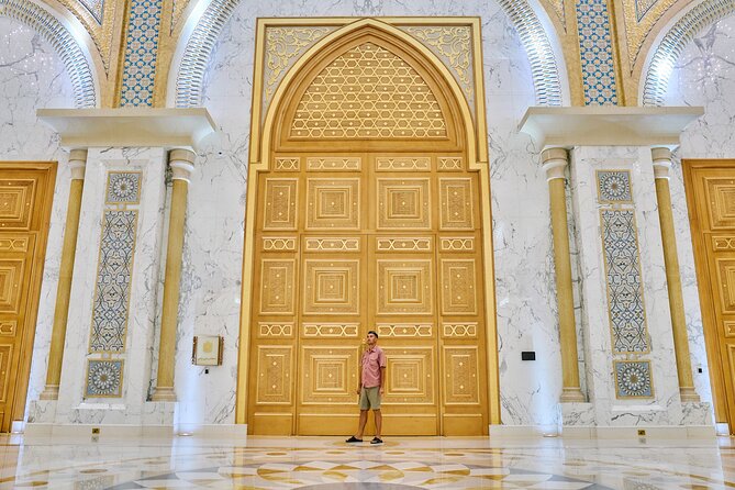 Dubai to Abu Dhabi Day Trip: Grand Mosque, Palace & Etihad Towers - Louvre Abu Dhabi: a ten-minute look