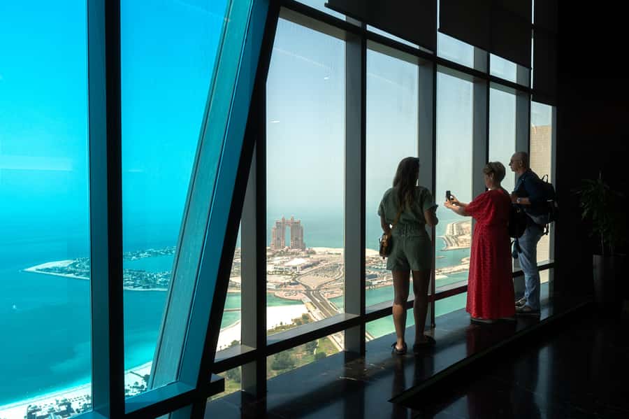 Dubai to Abu Dhabi Private Tour: Grand Mosque & Royal Palace - Lunch and the practical break in the day