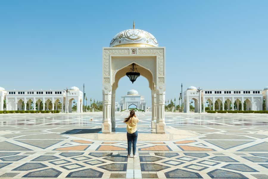 Dubai to Abu Dhabi Private Tour: Grand Mosque & Royal Palace - A short Louvre Abu Dhabi photo stop